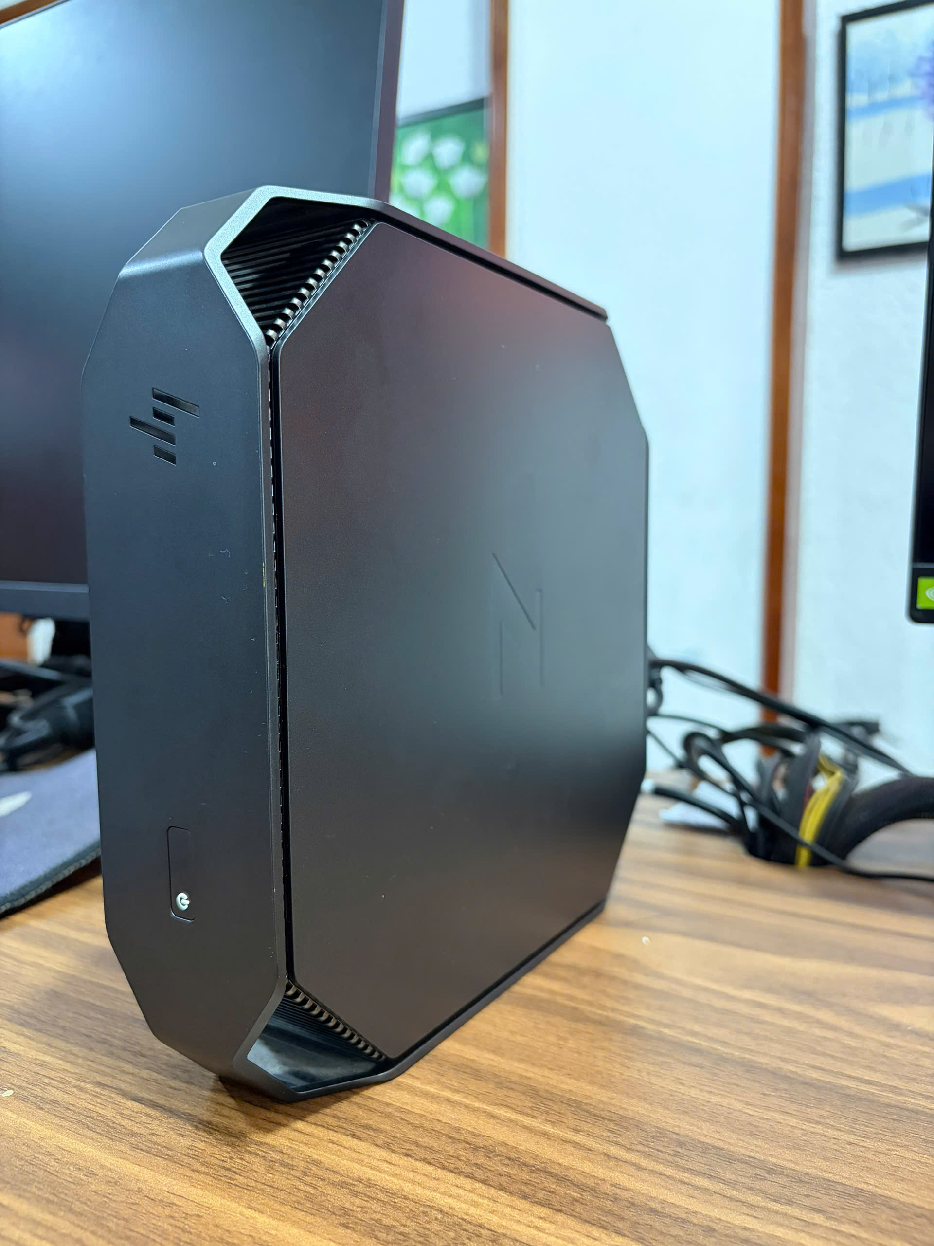 HP Z2 Mini G3 – Nhỏ gọn bằng bàn tay, hiệu năng trâu bò chuẩn Workstation